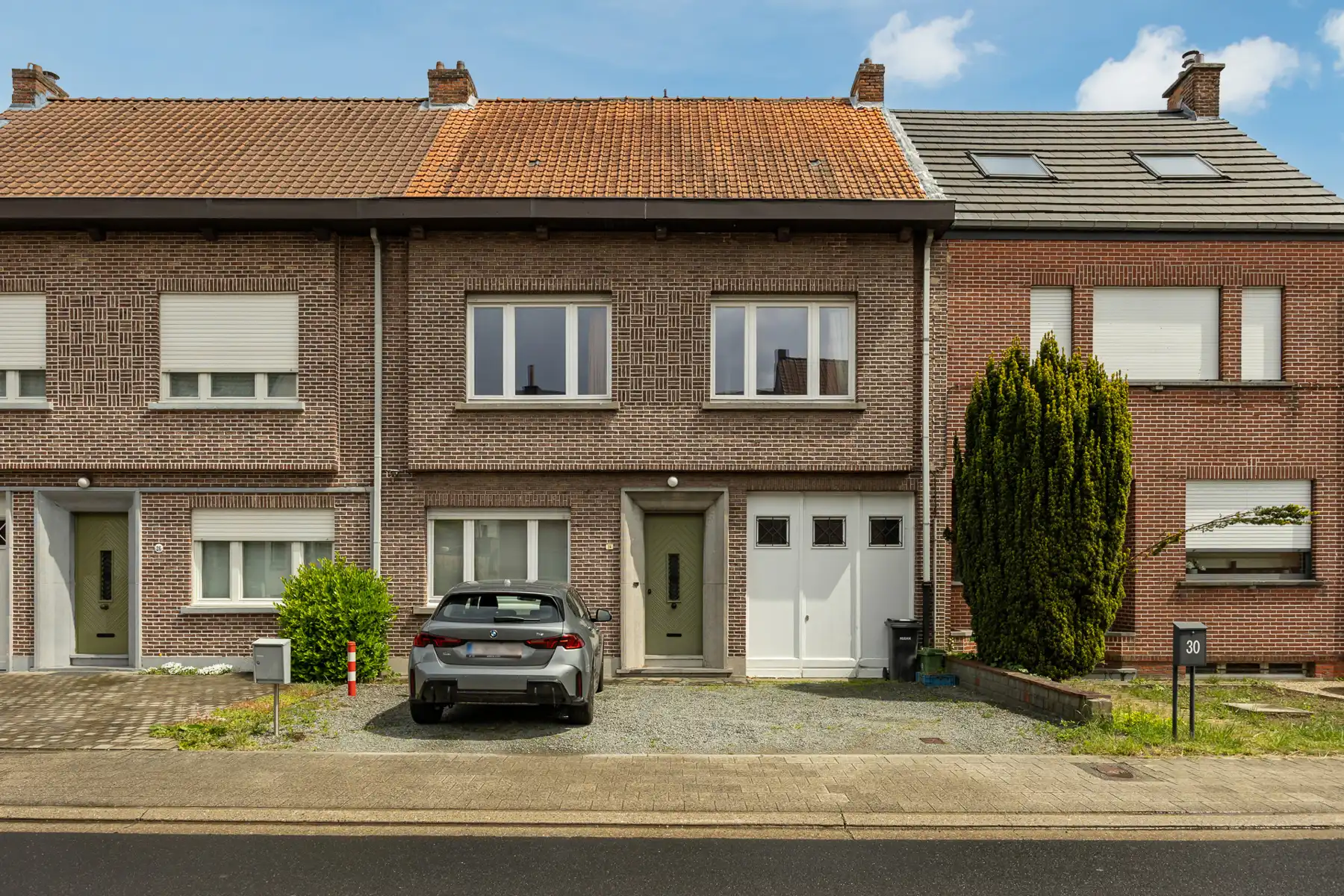 Hoofdfoto van de publicatie: KARAKTERVOLLE WONING MET GARAGE/WERKPLAATS 