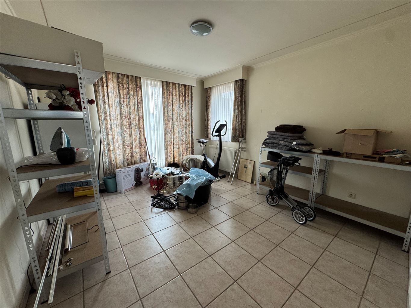 Ruim gelijkvloers appartement met 2 slaapkamers, terras en autostaanplaats te Kinrooi.  foto 8