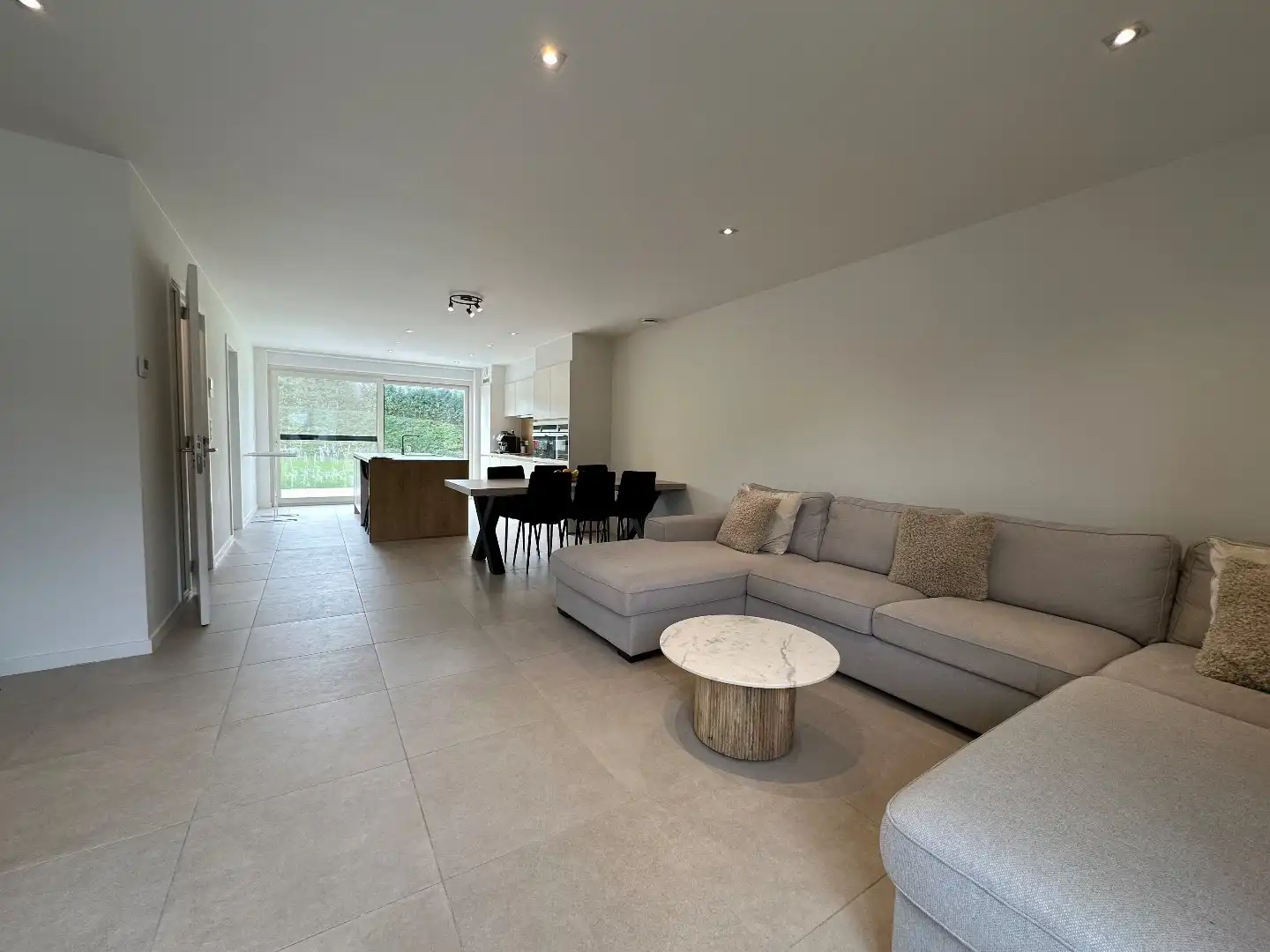 Recente woning met 3 slaapkamers, berging, kelder, zolder, garage en terras te Voeren  foto 4
