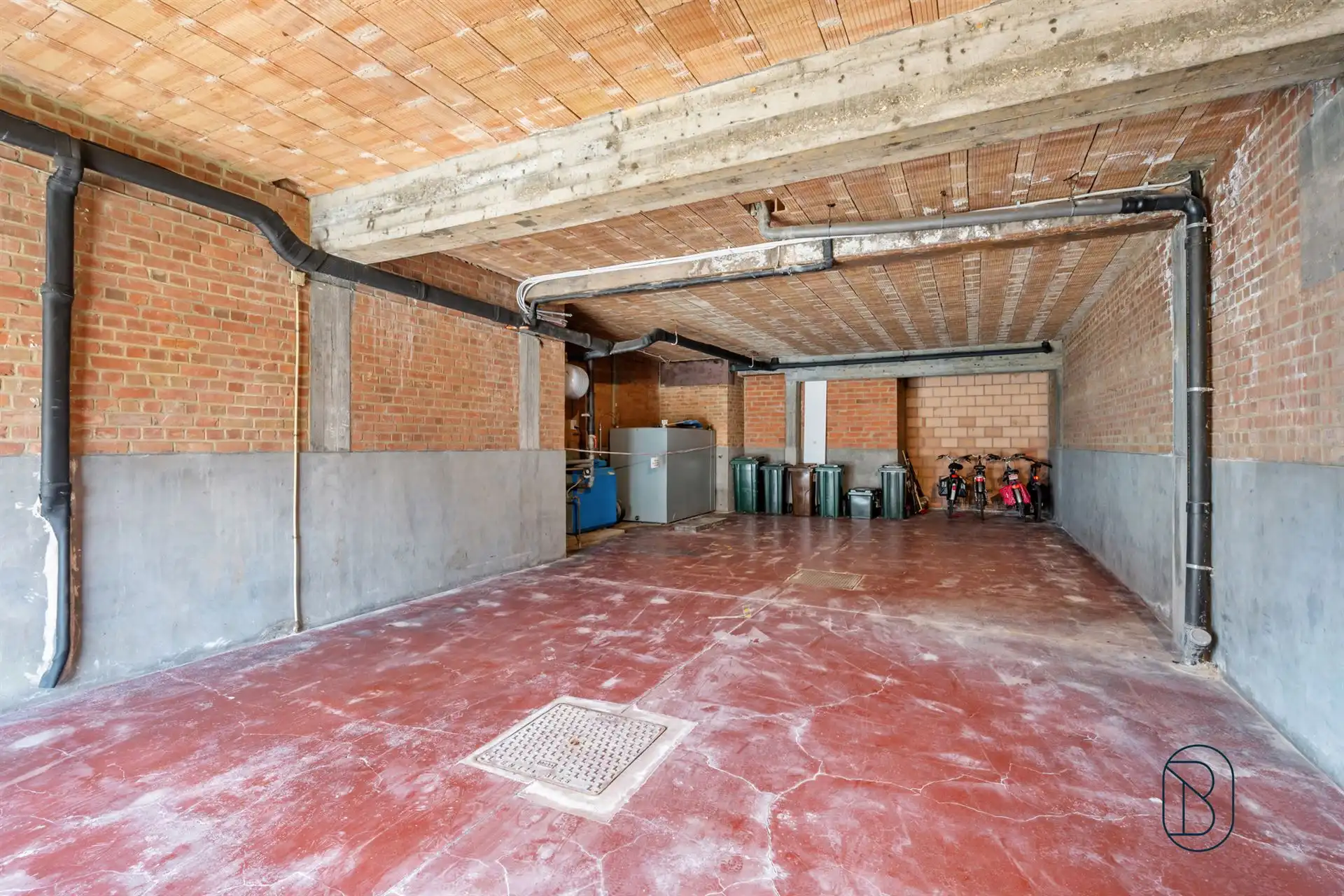 Topgelegen opbrengsteigendom: 4 app, 2 garages en handelsgv. foto 4