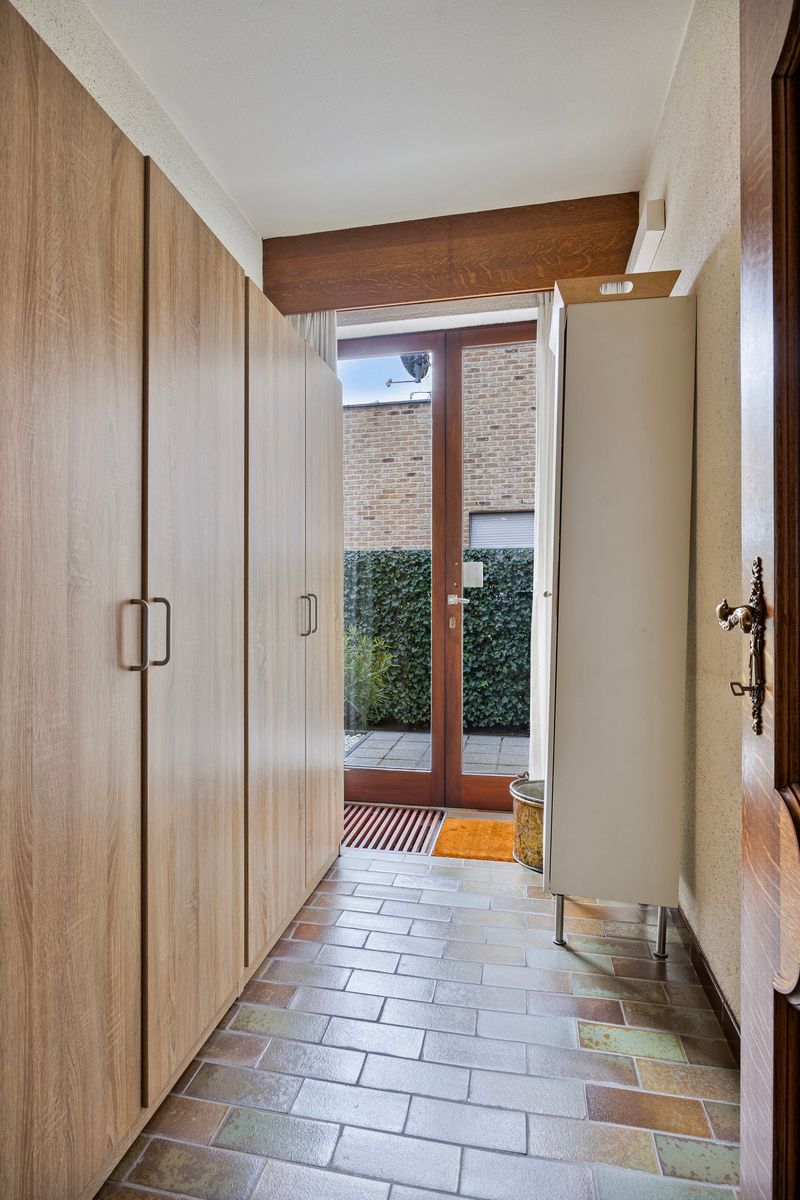 Ruime gelijkvloerse woning met bedrijfshal foto 24