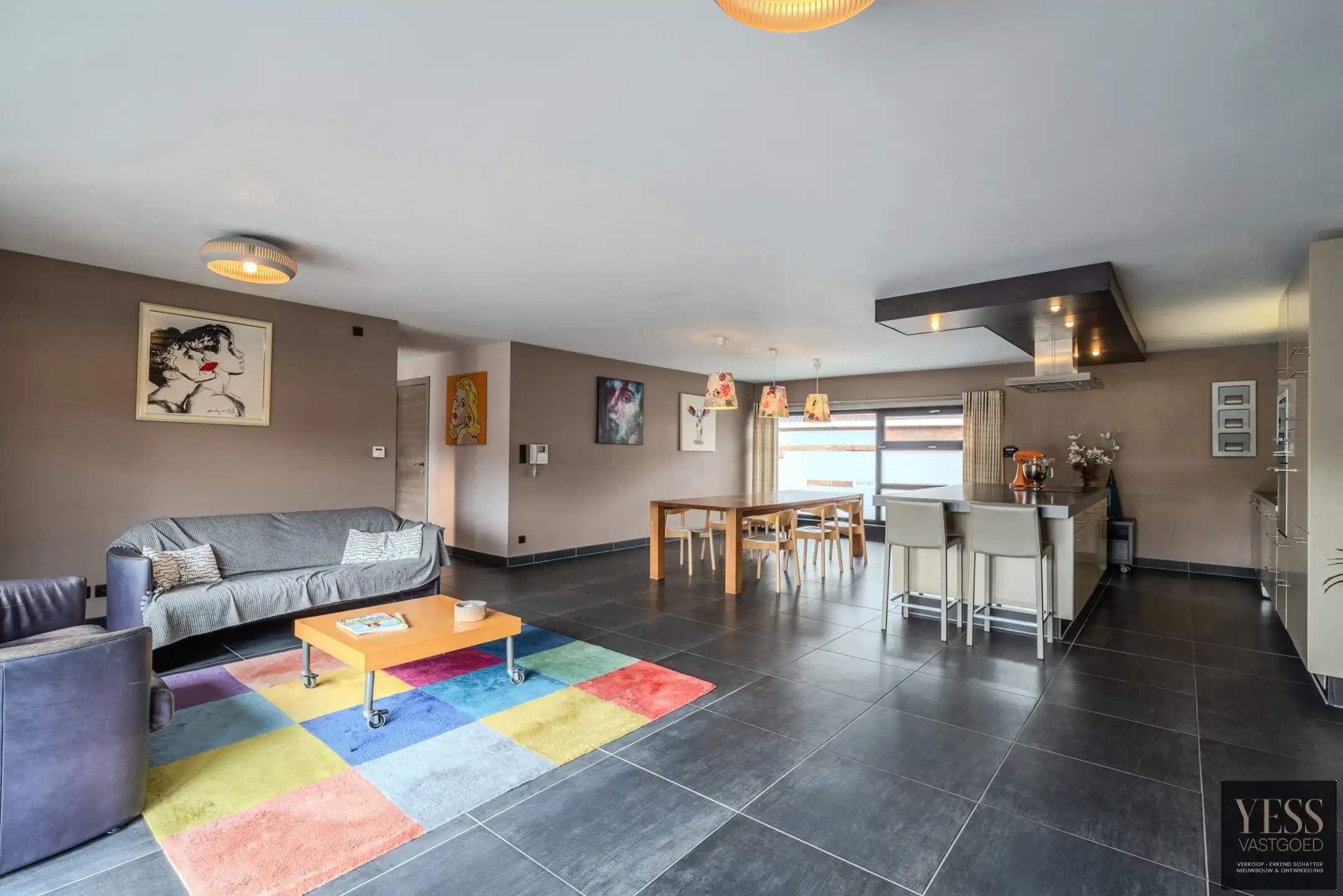 Uniek penthouse + magazijn/atelier en ruim terras Oudenburg! foto {{pictureIndex}}