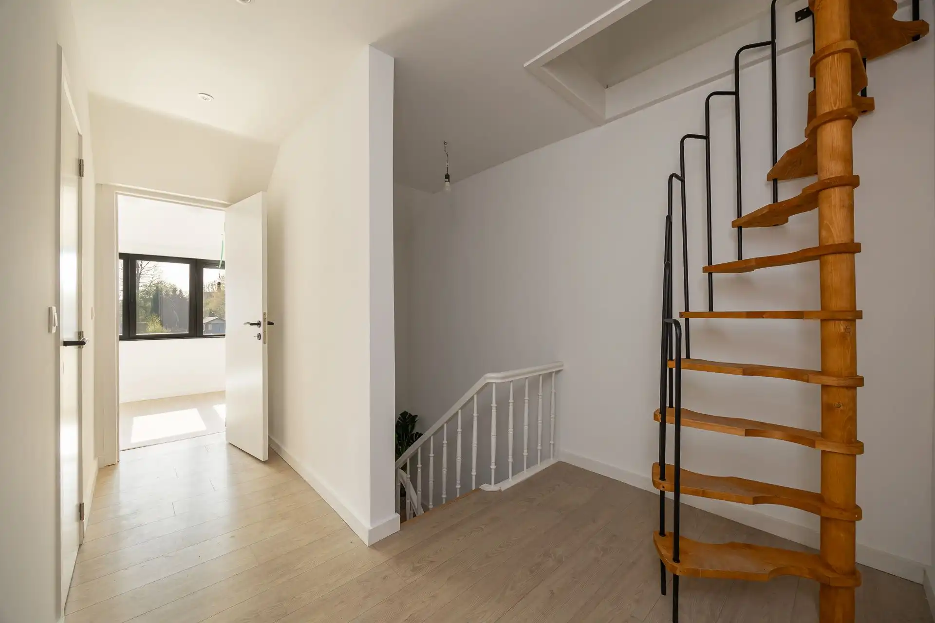 Gerenoveerde gezinswoning met tuin in rustige omgeving foto 13