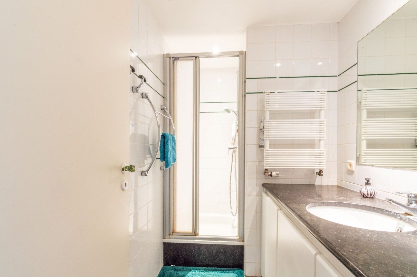 GEHEEL VAN 2 GEBOUWEN ! foto 17