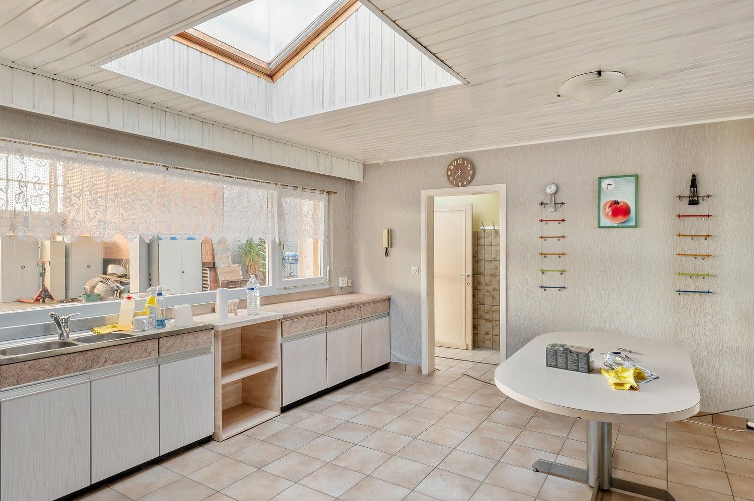 Ruime open bebouwing met loods en garages op ca. 1,7 ha – landelijke ligging in agrarisch gebied. foto 10