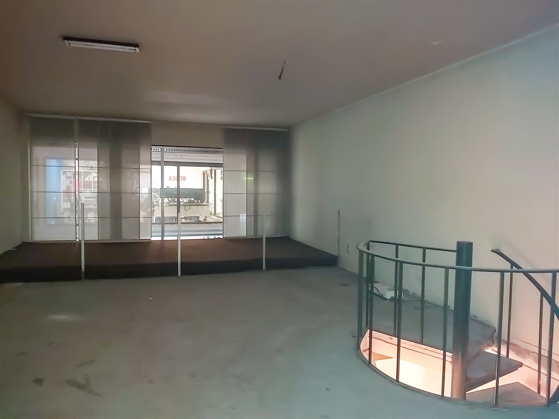  2 aaangrenzende winkelruimtes in Maasland Shopping Maasmechelen! foto 3