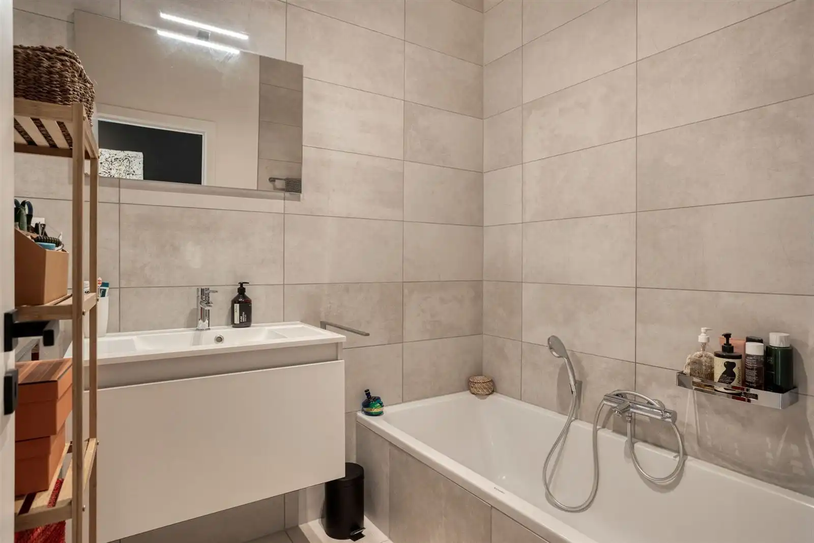 Prachtig recent gelijkvloers appartement met 2 slaapkamers, tuin en parking foto 21