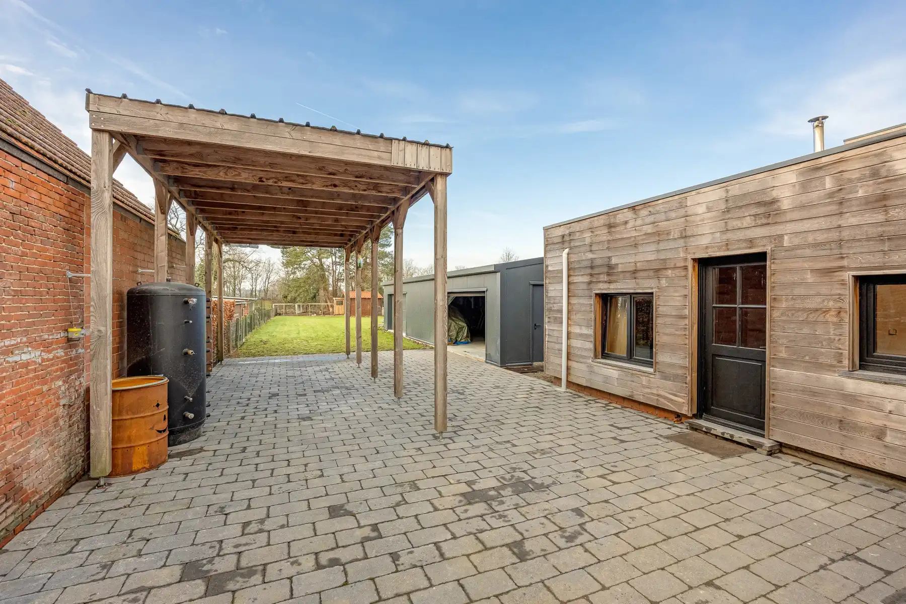 Recent gerenoveerde woning op een ruim perceel van 996 m². foto 26