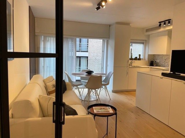 Tof gemeubeld appartement met 1 slaapkamer nabij het Heldenplein foto 3