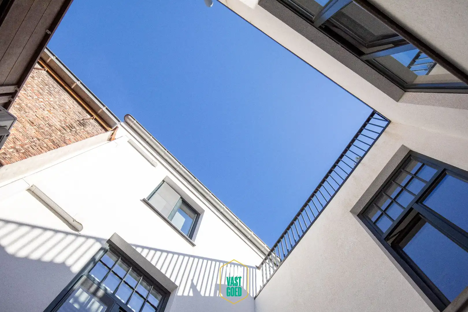 Prachtig gerestaureerde hoekwoning met dubbele garage bij 't Zand foto 16