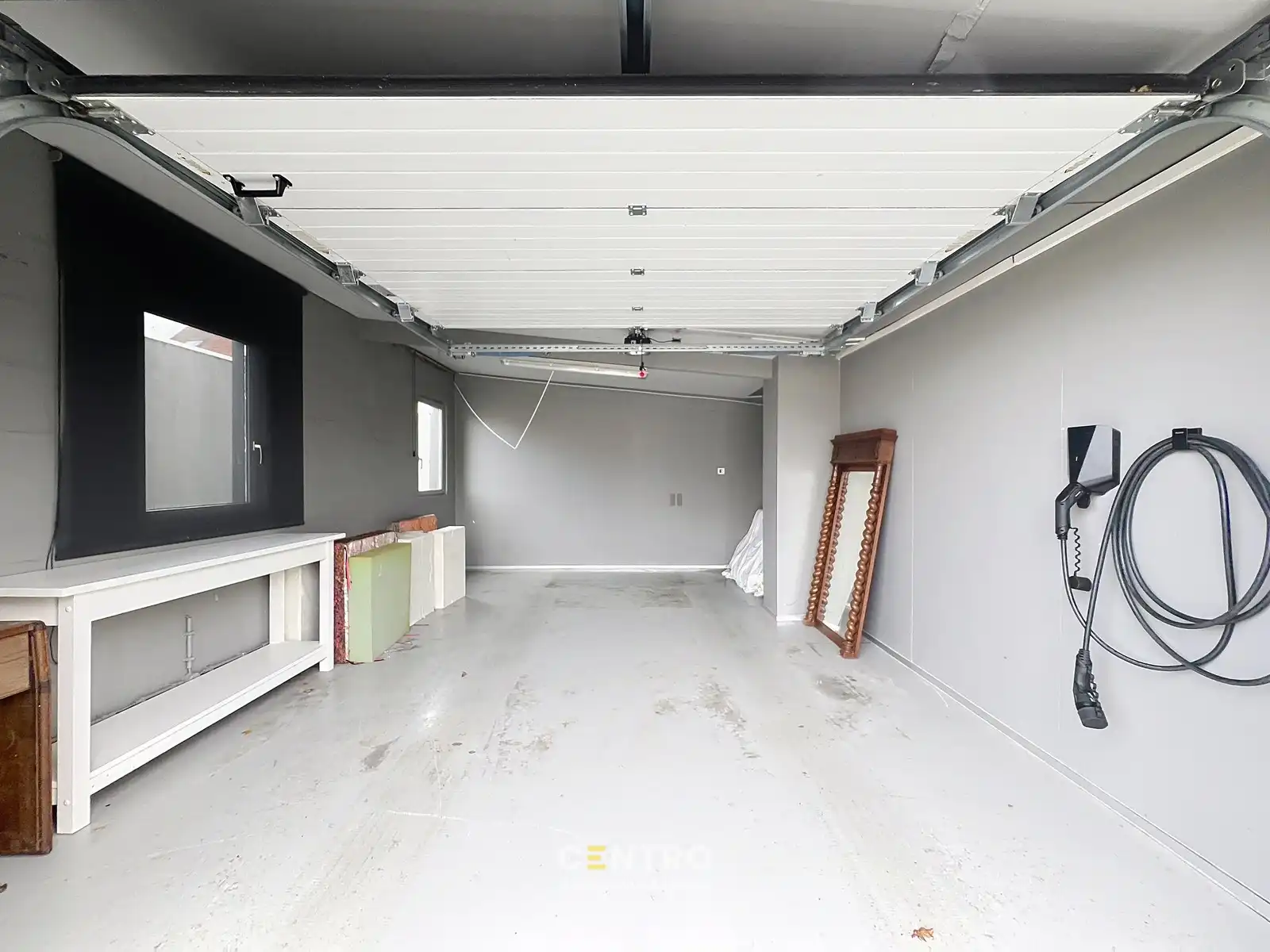 Magazijnen met kantoorgedeelte, garages én RUIM verhard buitenterrein, rustig gelegen in centrum Hooglede! foto 24