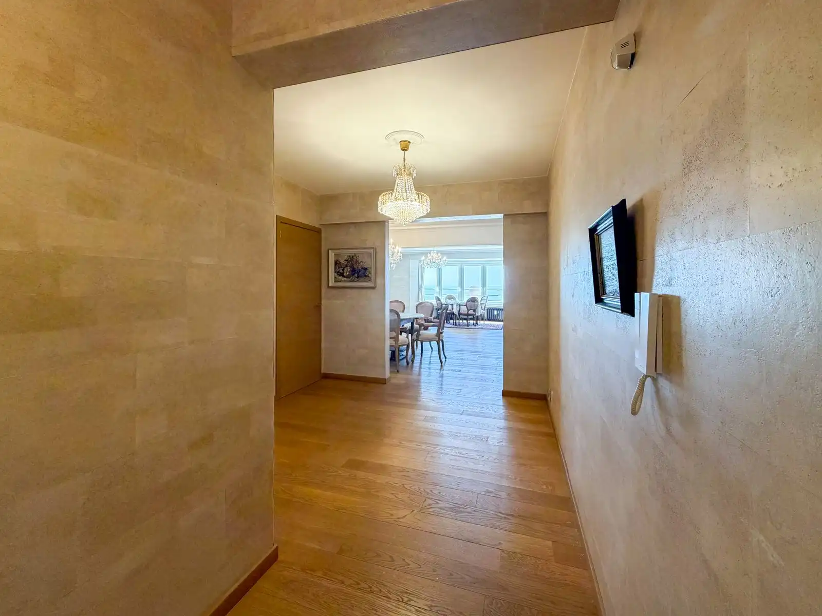 Prachtig ruim appartement met frontaal zeezicht in top-residentie foto 4