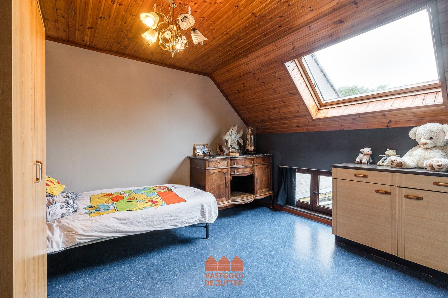 Instapklare woning op toplocatie met tuin en achterliggende autostaanplaats foto 11