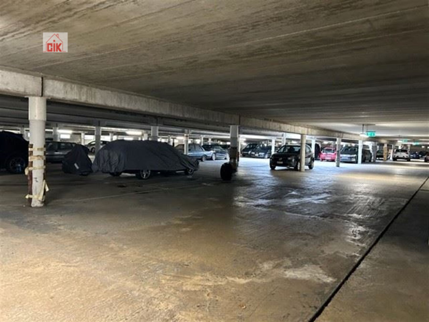 Een lot van 32 autostaanplaatsen in een garagecomplex foto 6