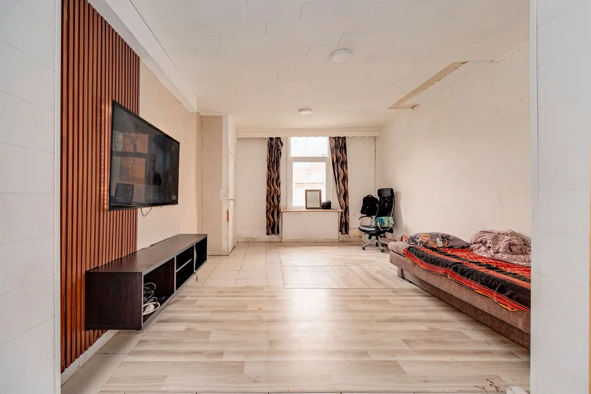 Te renoveren woning met 3 slaapkamers op centrale locatie foto 2
