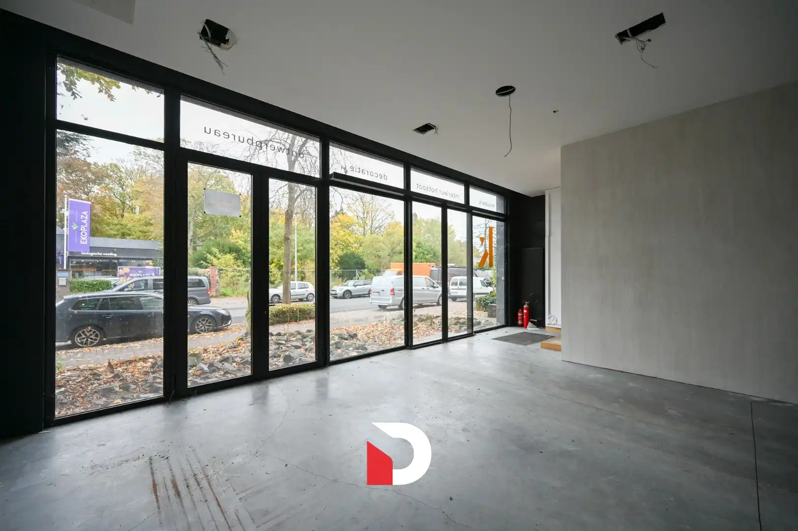 Gerenoveerd handelspand / winkelruimte op een strategische locatie te Assebroek. foto 2