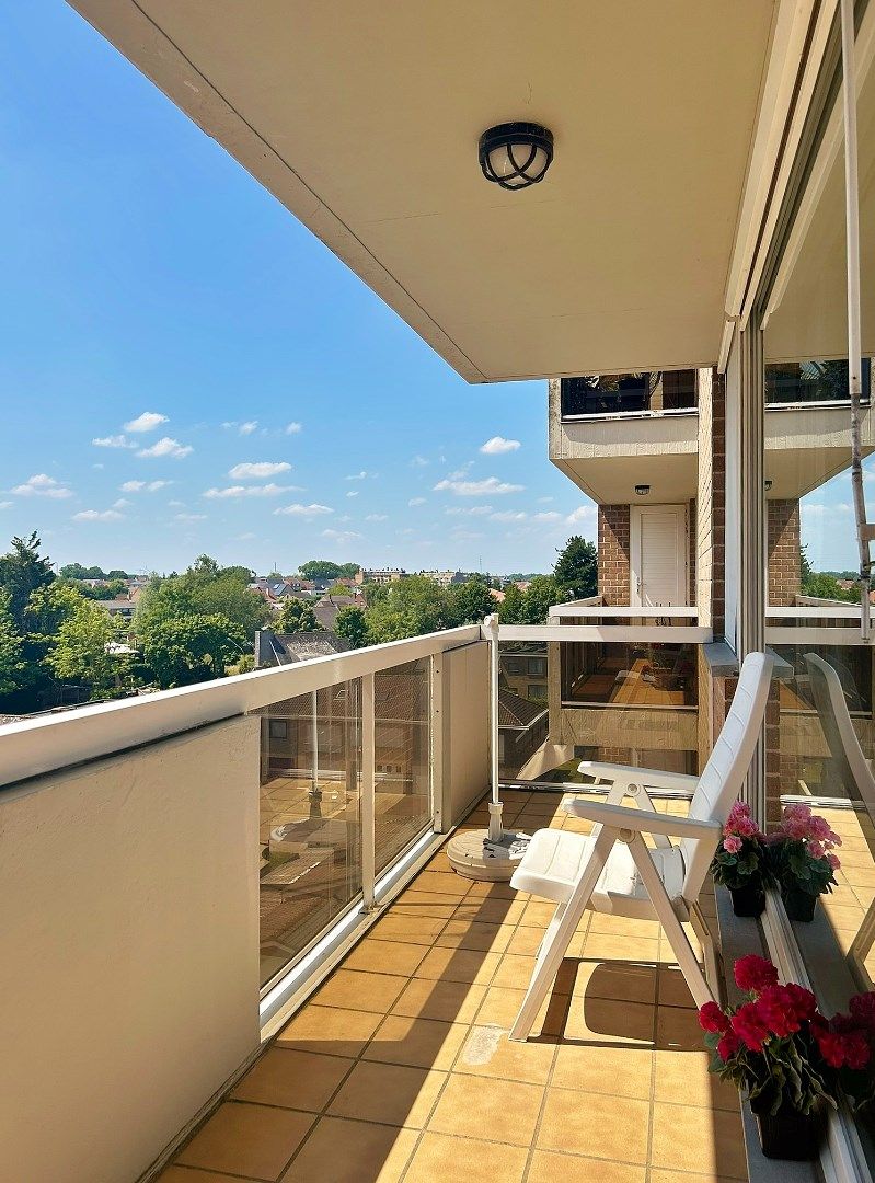 Ruim appartement met 2 terrassen en garagebox in het centrum van Ieper foto 5
