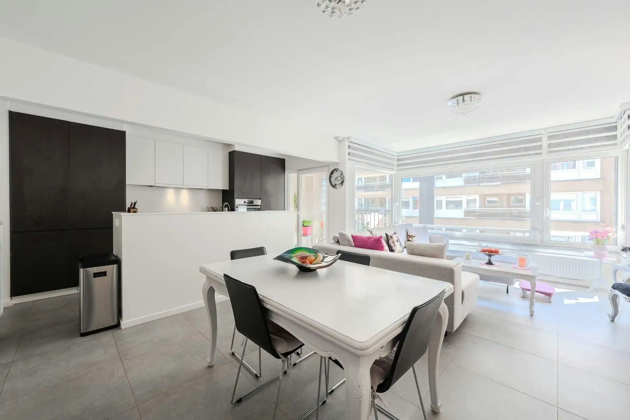 Gerenoveerd 2 slaapkamer appartement op topligging! foto {{pictureIndex}}