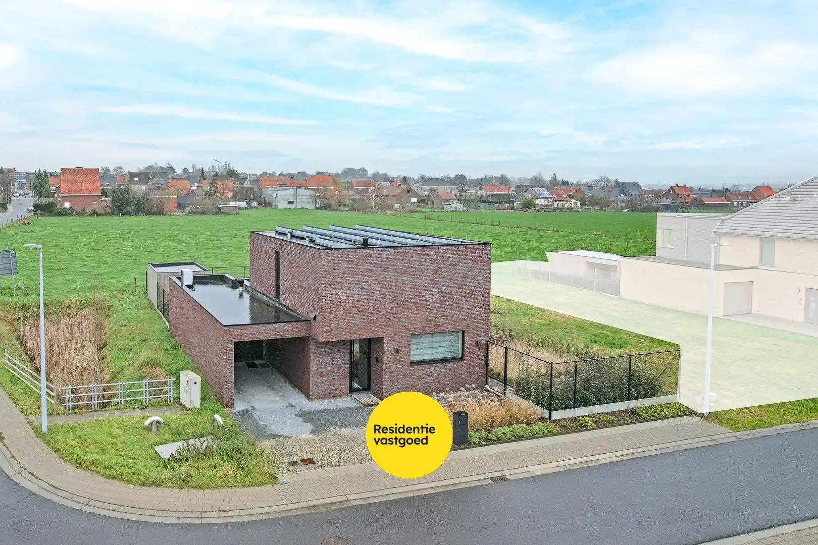 Recente, energiezuinige woning op 541 m² in doodlopende straat te Klerken! foto 2