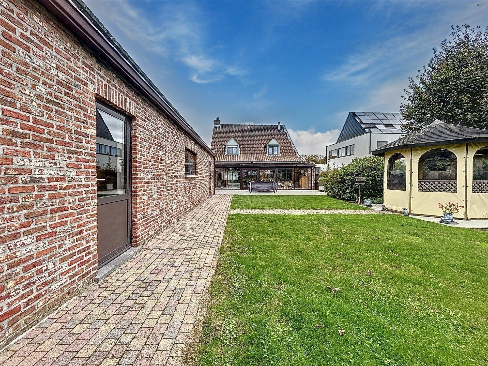 Villa met dubbele garage/ werkplaats op prachtig  perceel van 702m² foto 4