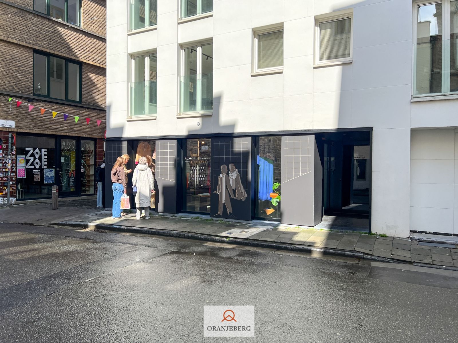 Hoekwinkel te huur vlakbij Vrijdagmarkt foto {{pictureIndex}}