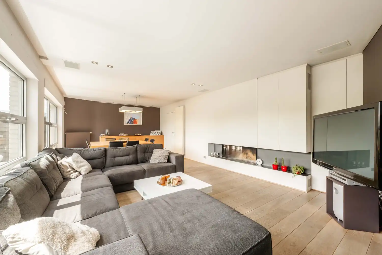 Ruime woning met praktijkruimte te Ruiselede. foto 5
