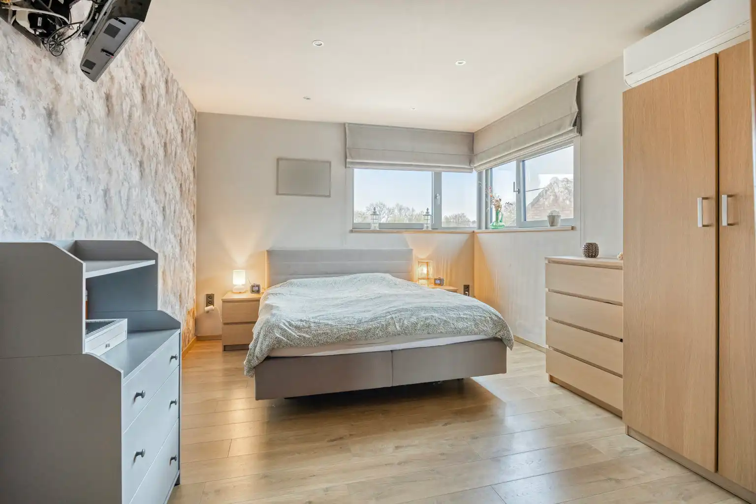 INSTAPKLARE WONING MET BIJGEBOUW EN RUIME GARAGE/LOODS  foto 9