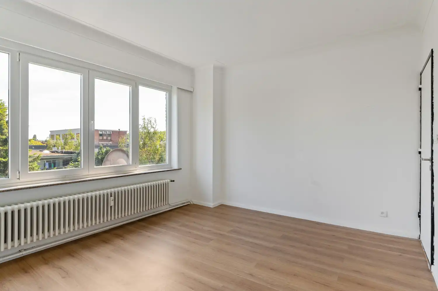 Licht op te frissen appartement met ruime living van 40 m² en nieuwe keuken foto 10