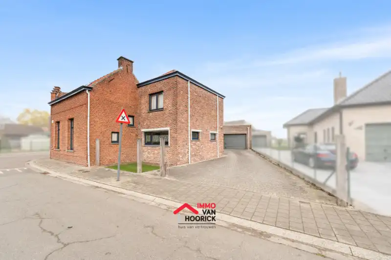 Instapklare woning met 3 slaapkamers, garage 72m² en carport 39m² !! foto 3