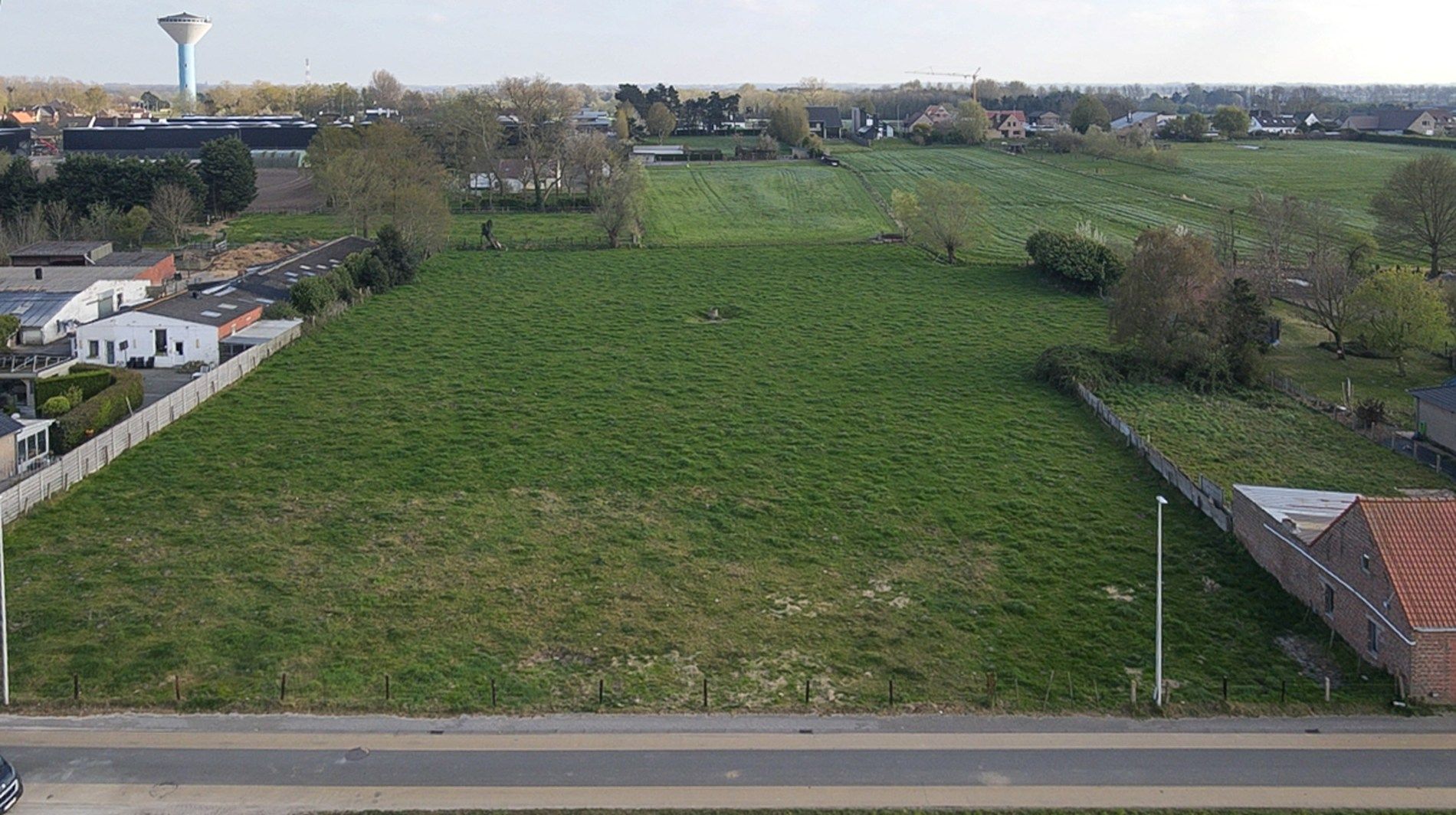 Bouwgrond voor open bebouwing met zuidgerichte tuin op 691 m² foto 2