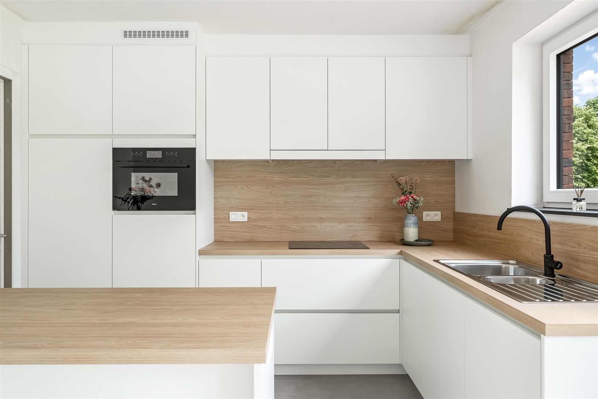 VOLLEDIG AFGEWERKTE NIEUWBOUWWONING IN DOODLOPENDE STRAAT foto 2