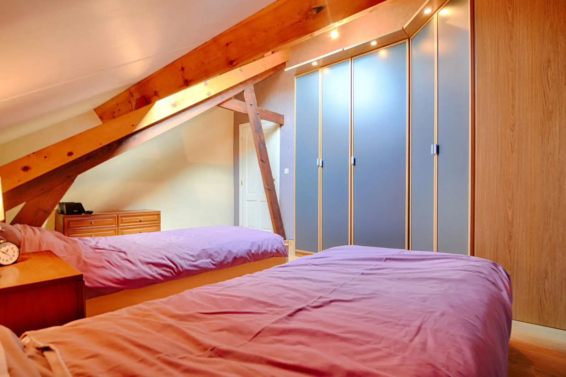 Riante woonst met statig horecapand en feestzaal foto 19