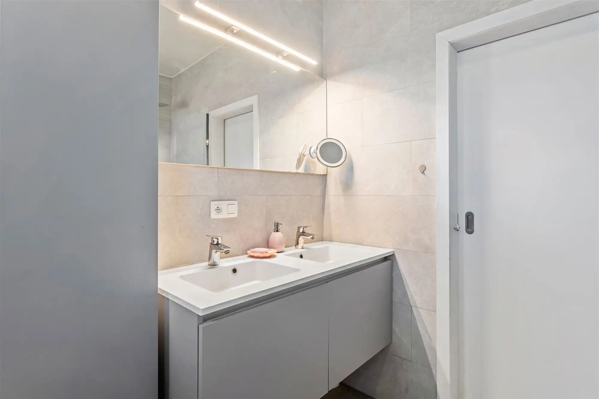 VOLLEDIG GERENOVEERDE, PERFECT INSTAPKLARE WONING OP MOOI PERCEEL! foto 14