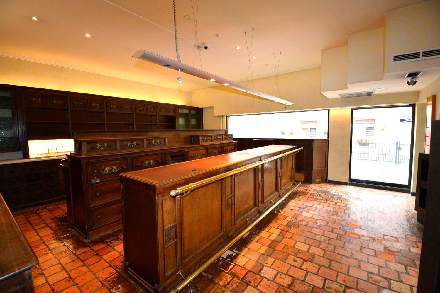 HANDELSGELIJKVLOERS TE CENTRUM OELEGEM! foto 3