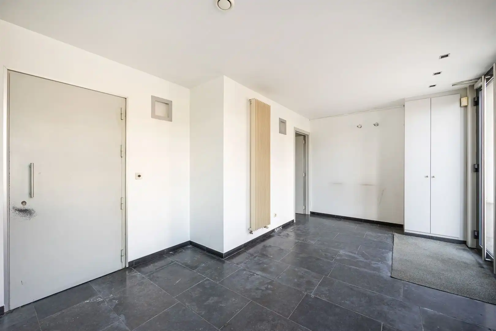 Grote woning in de dorpskern, met tuin en achter-uitweg. 'Must-see'! foto 5