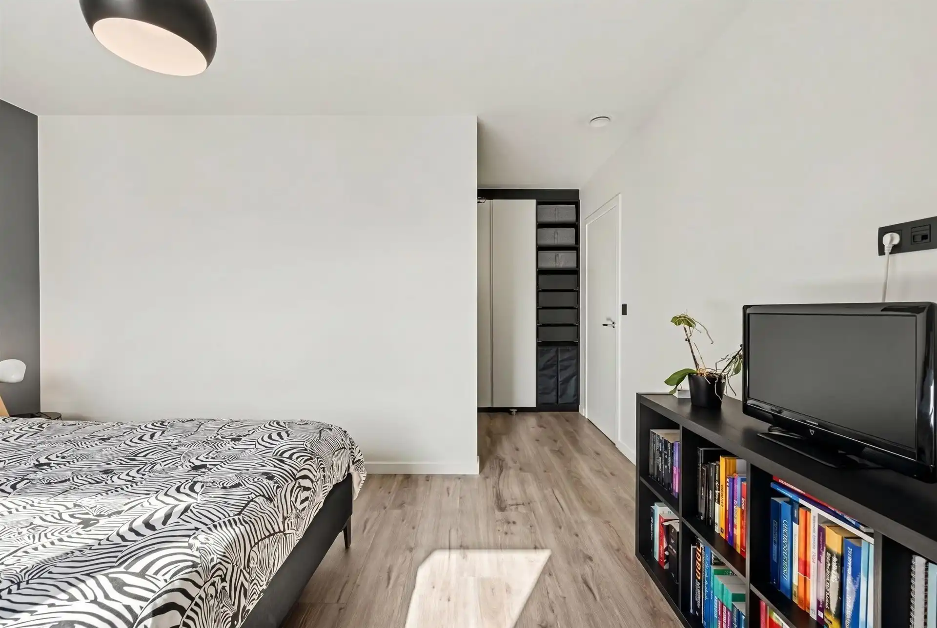 Uitstekend gelegen gezinswoning met inpandige garage en mooi aangelegde tuin (430m²) foto 13