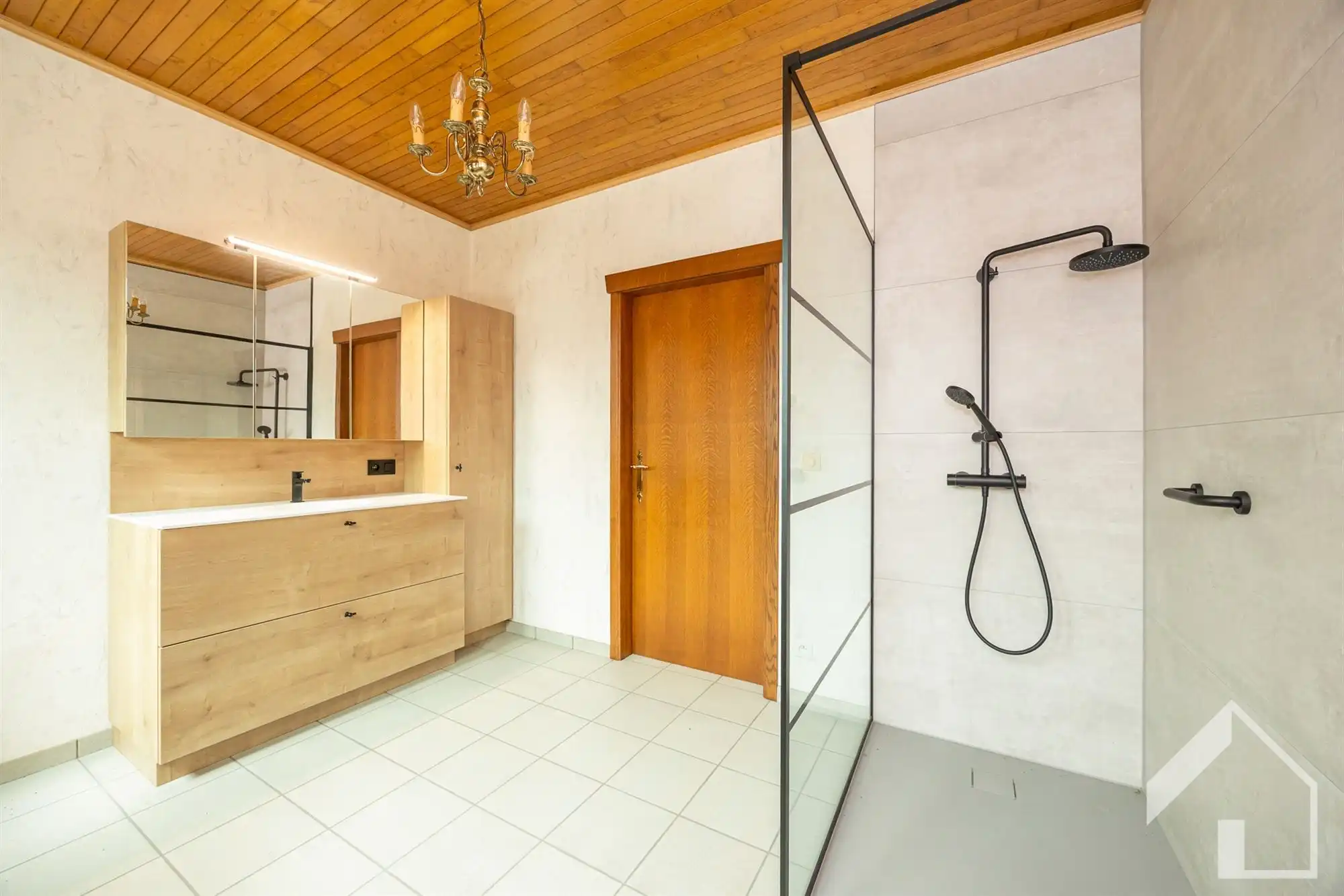 Woning met veel potentieel op een aangename locatie! foto 11