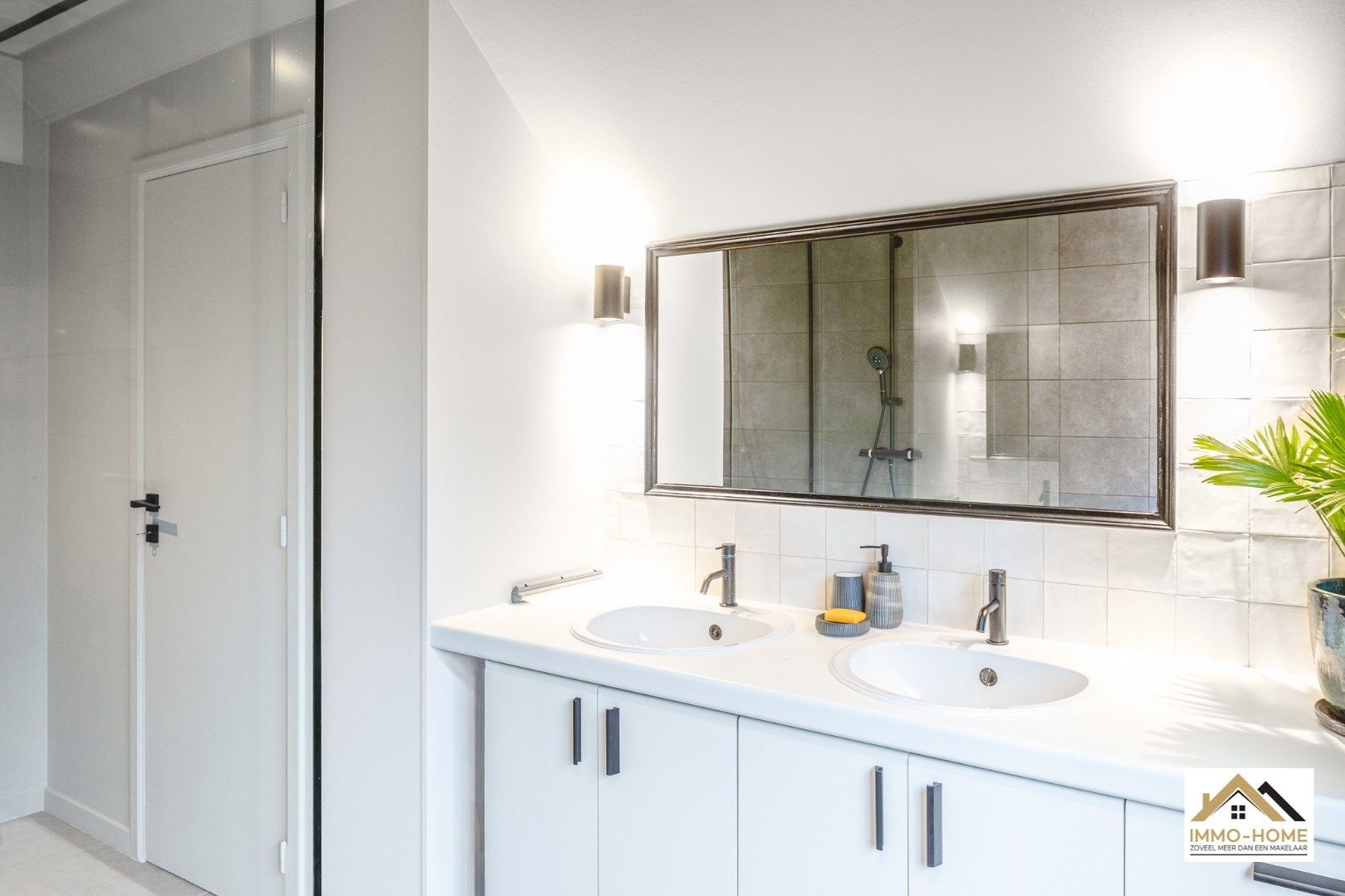 Gerenoveerde ruime gezinswoning met tuin en dubbele garage! foto 23