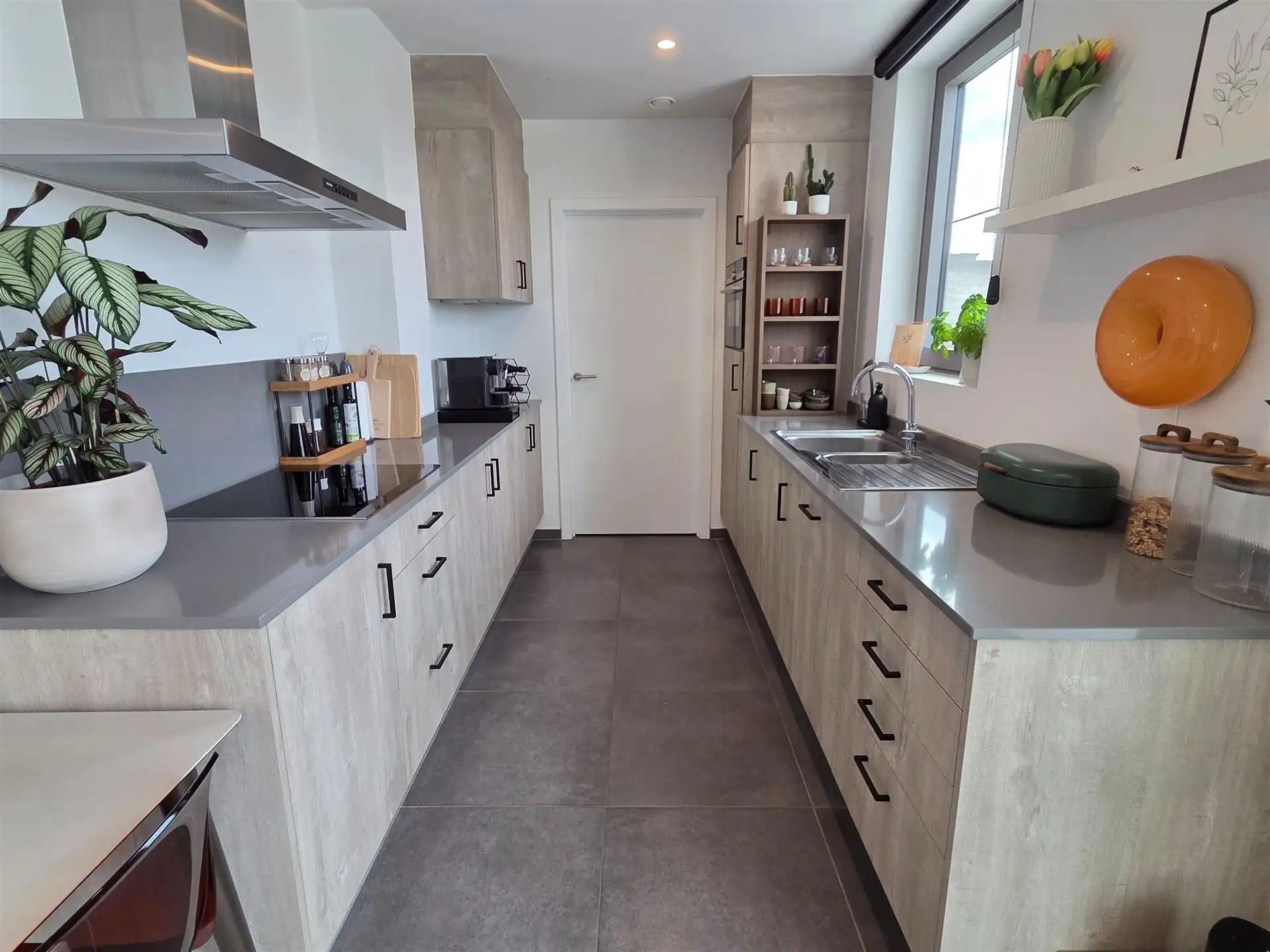 Energiezuinig appartement met 2 slks, zeer groot terras, carport en kelderberging foto 6