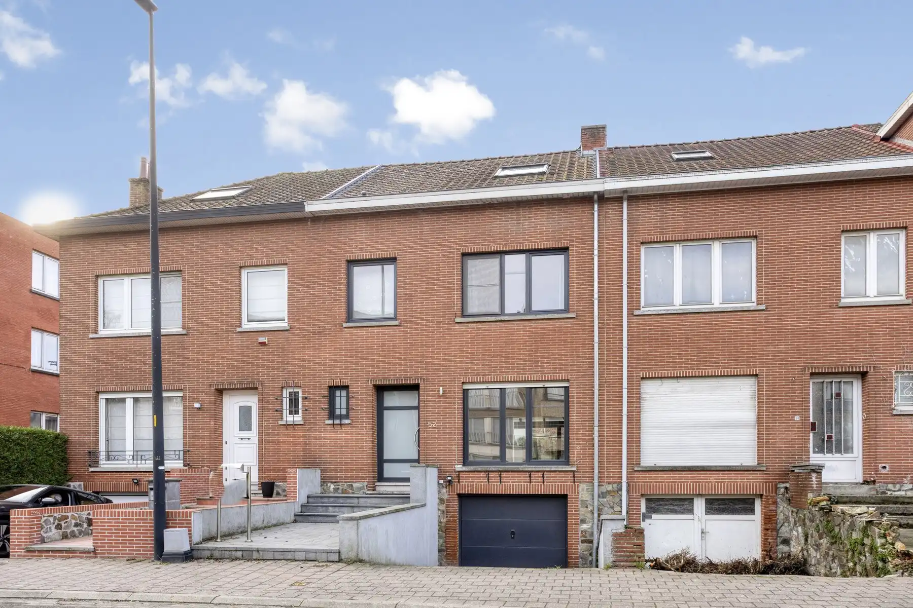 Goed gelegen woning met 4 slaapkamers, tuin en garage foto {{pictureIndex}}