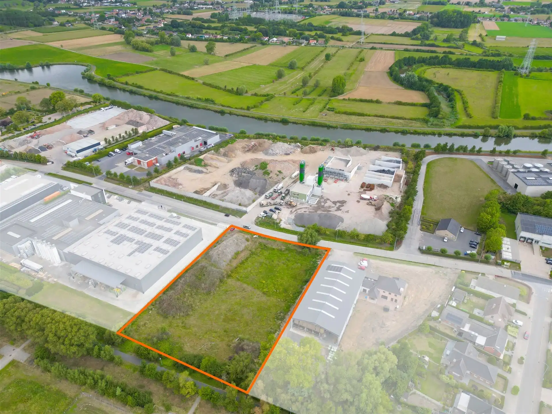 KMO-grond dichtbij de N8 foto 3