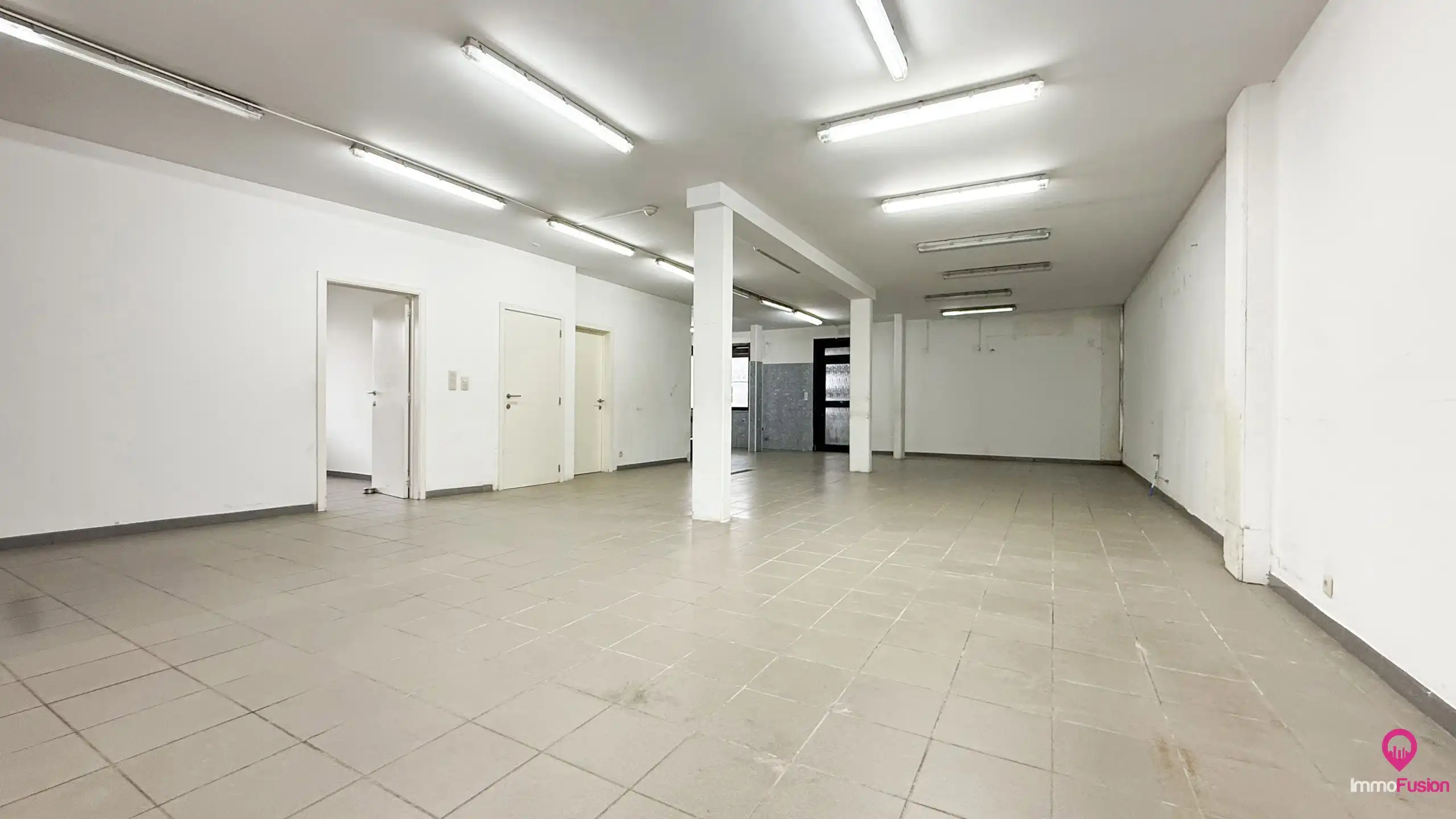 Handelspand met woonst op zeer goede commerciele ligging! foto 6