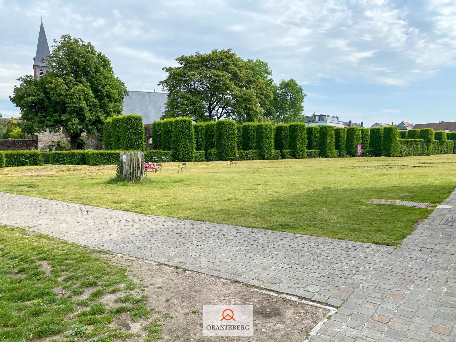 Ruime gerenoveerde burgerwoning nabij de Visserij foto 38