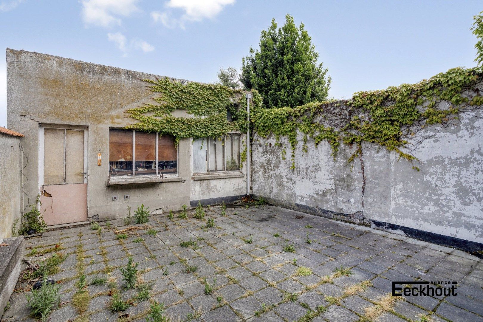 Ruime te renoveren woning met achterliggende atelier/garage en open zicht op kanaal Oostende - Brugge foto 13