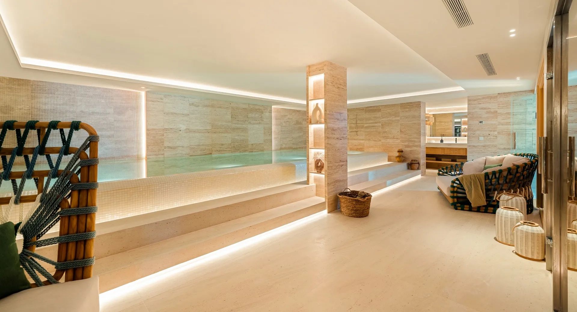 Pure perfectie in Nueva Andalucía: unieke villa met hoogwaardige afwerking foto 29