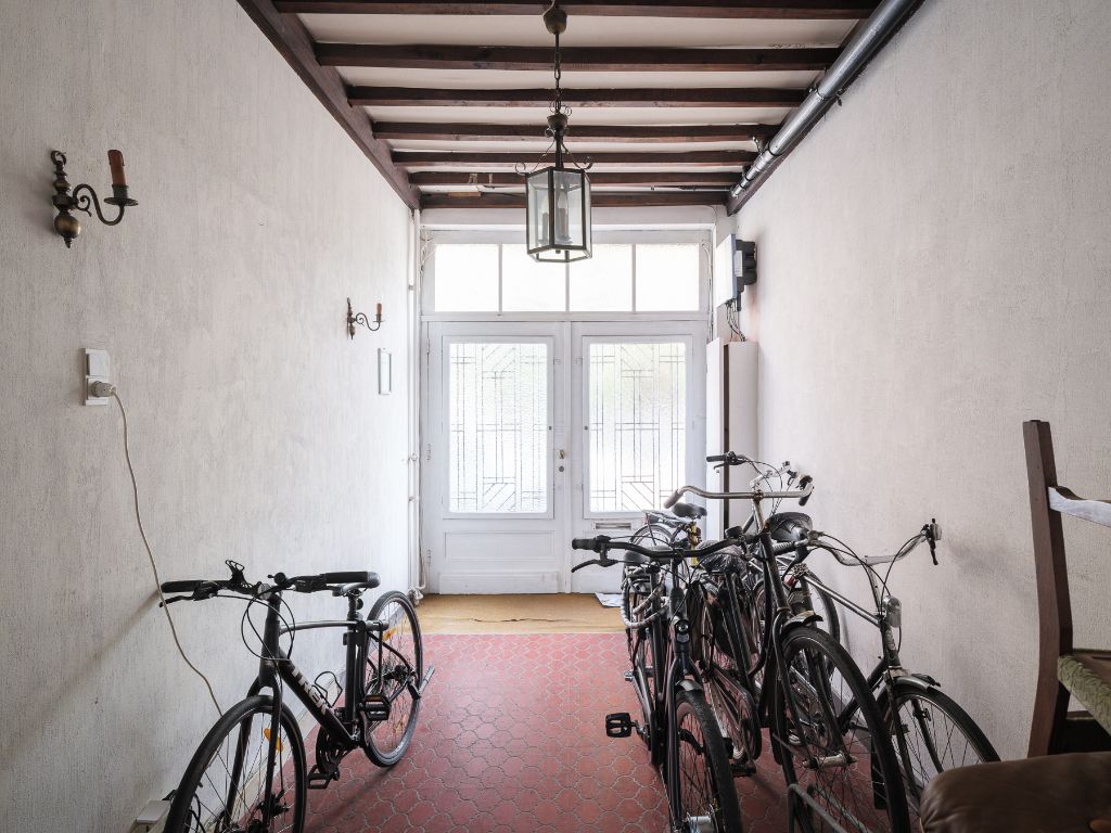 Burgerwoning met weelderige stadstuin, centraal tussen Gent-Sint-Pieters en de Bijloke foto 3