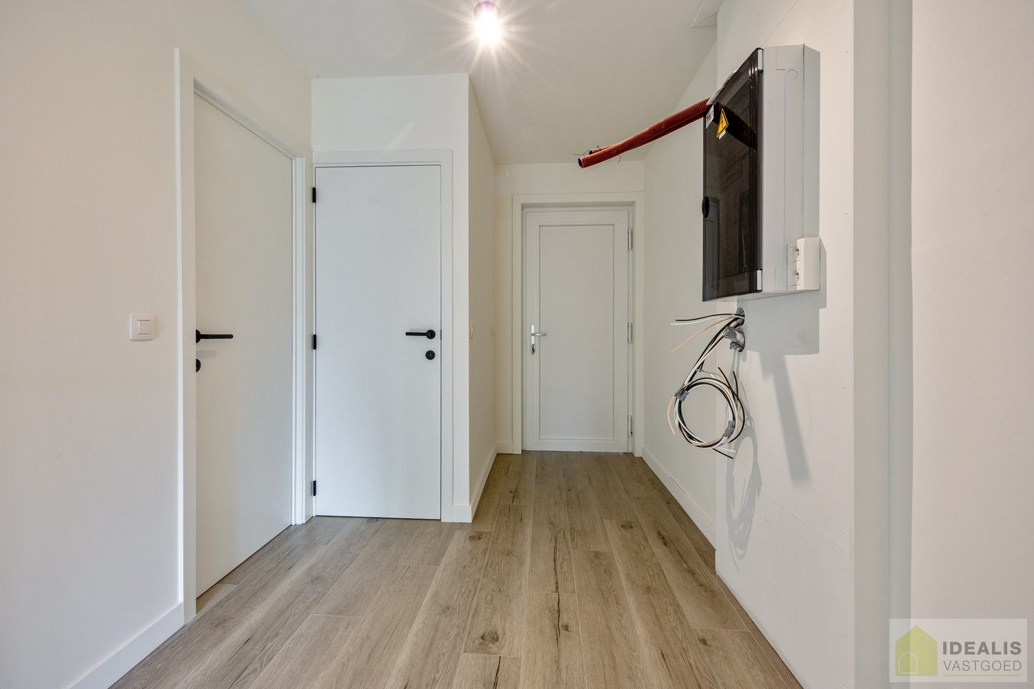 PRACHTIG GELEGEN EN INSTAPKLARE VILLA IN NIEUWBOUWSTAAT! foto 23