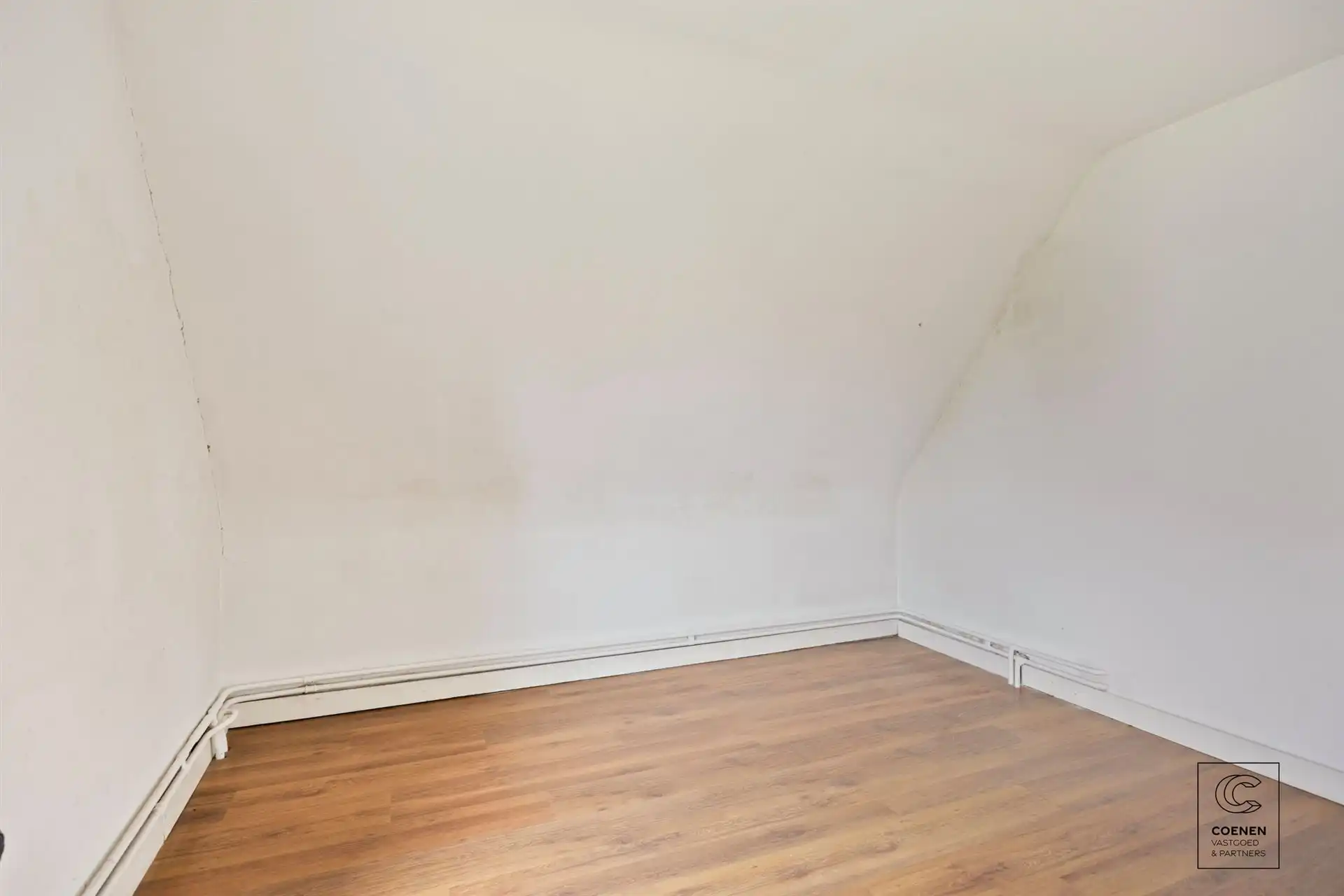 Grondig te renoveren woning op een schitterende locatie! foto 12