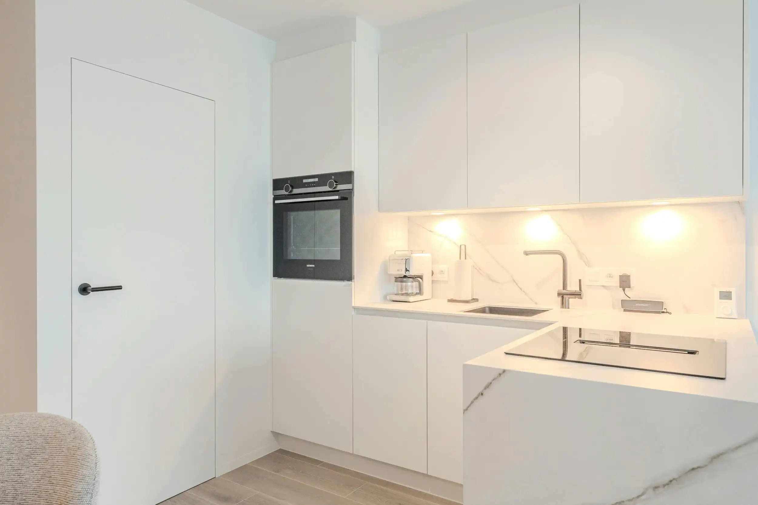 Prachtig gerenoveerd appartement met frontaal zeezicht! foto 9