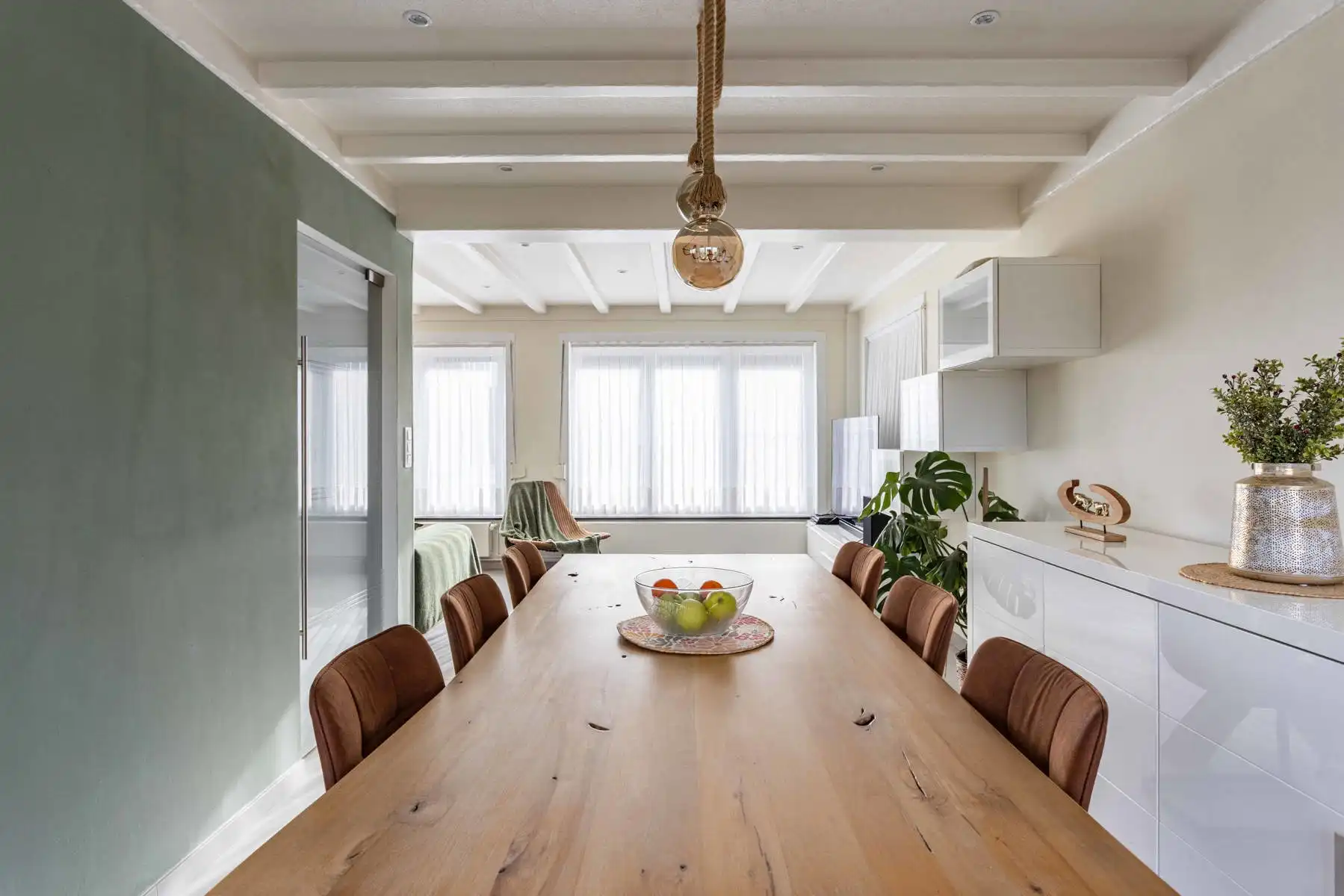 Gerenoveerde bel-etage woning met garage in rustige woonwijk. foto 9